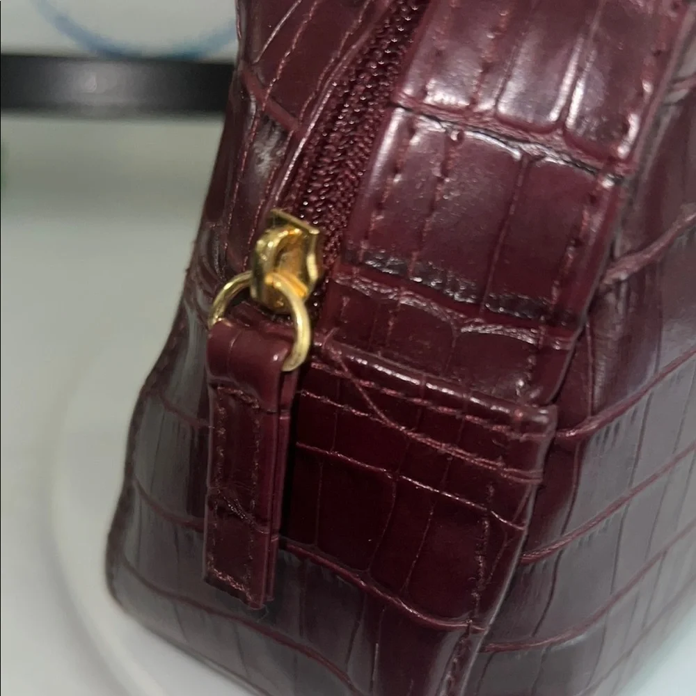 Victoria’s Secret Vintage Elegant Maroon Crocodile Pattern Cosmetic Bag w/ Bow